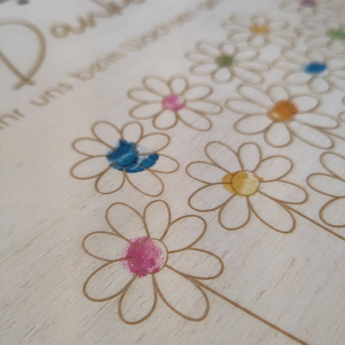 Holzschild Fingerabdrücke Blumen