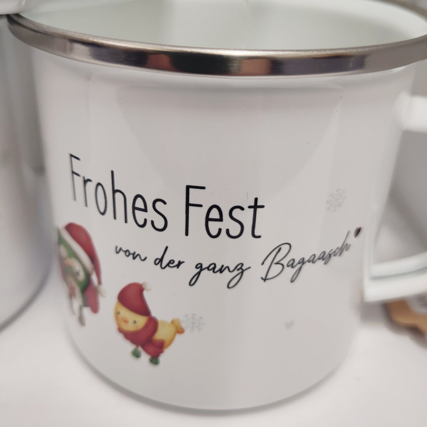 Emailletasse Weihnachten Überraschungsmotiv
