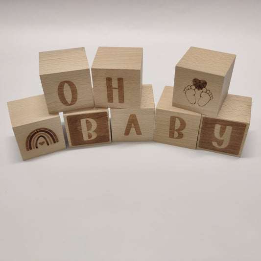 Holzwürfel mit Buchstabe